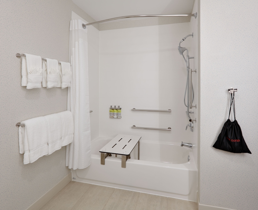 Holiday Inn Express And Suites Plano East 12/48