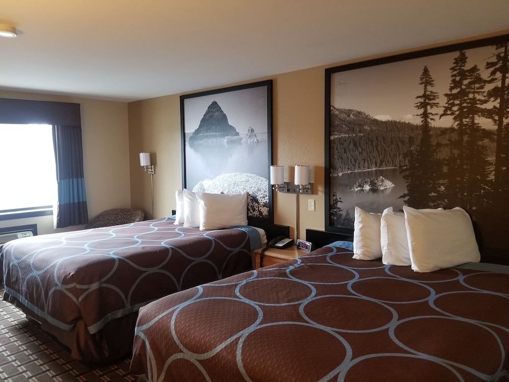 Super 8 by Wyndham Carson City/Lake Tahoe 9/28