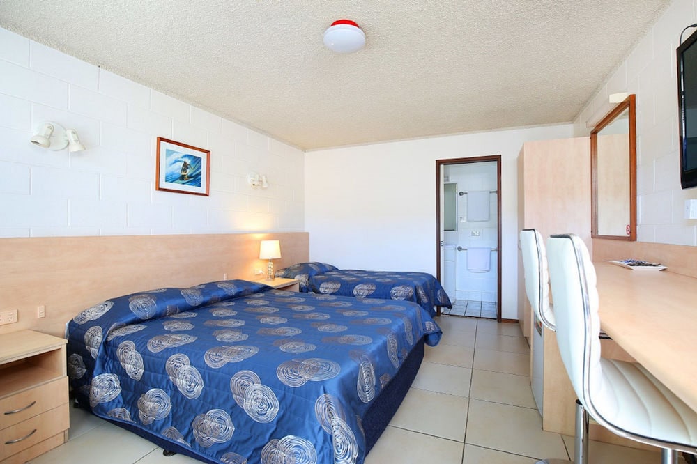 Moffat Beach Motel 23/62