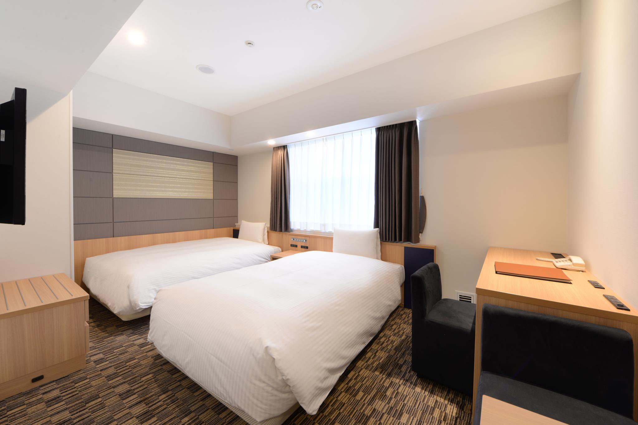 ROOM, TWIN BEDS