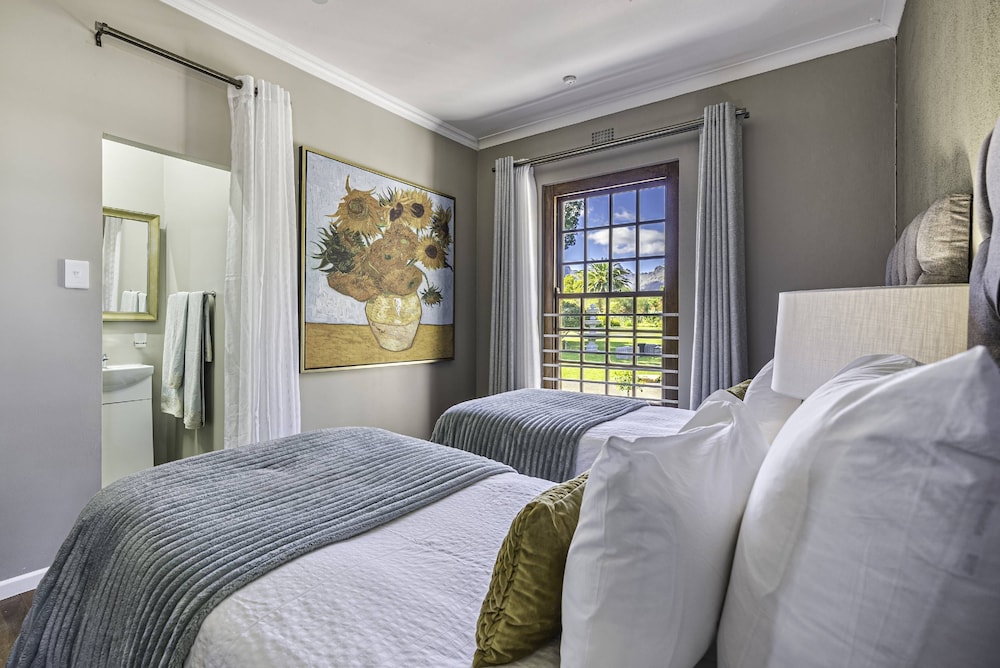 LUXURY, DOUBLE OR TWIN BED