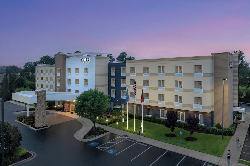 Fairfield Inn Suites Fayetteville North 3/50
