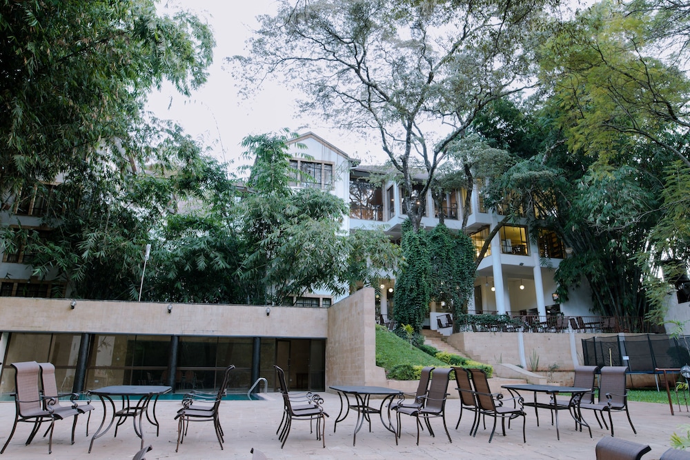 West Wood Hotel 24/32