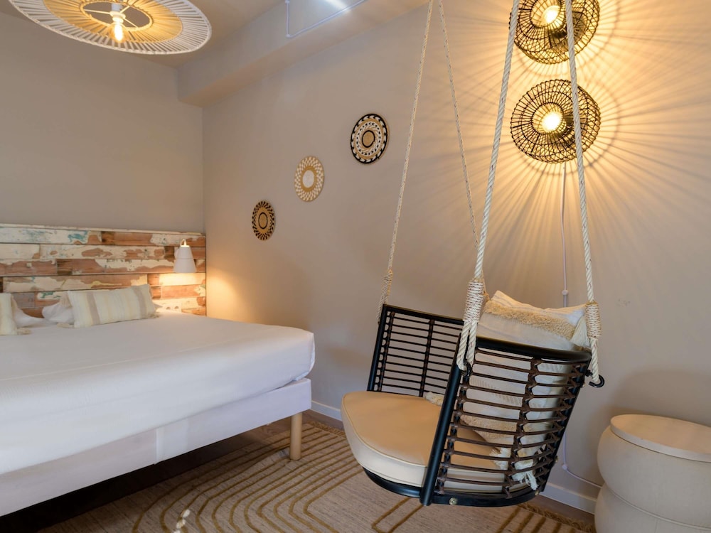 Deluxe, Double Bed, High Floor, ibis Styles Regensburg 6/7