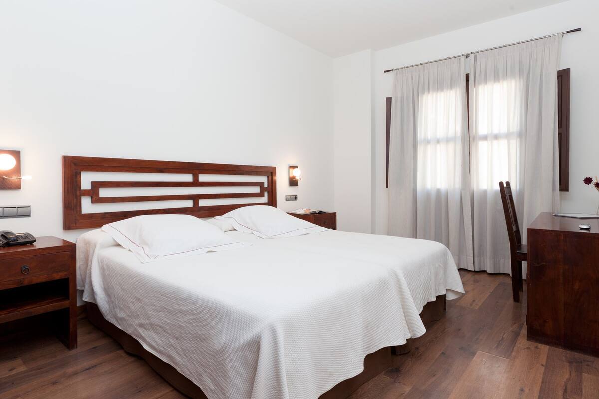 Room, Triple