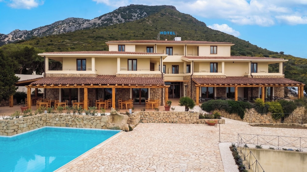 Villa Gustui Maris 4/56