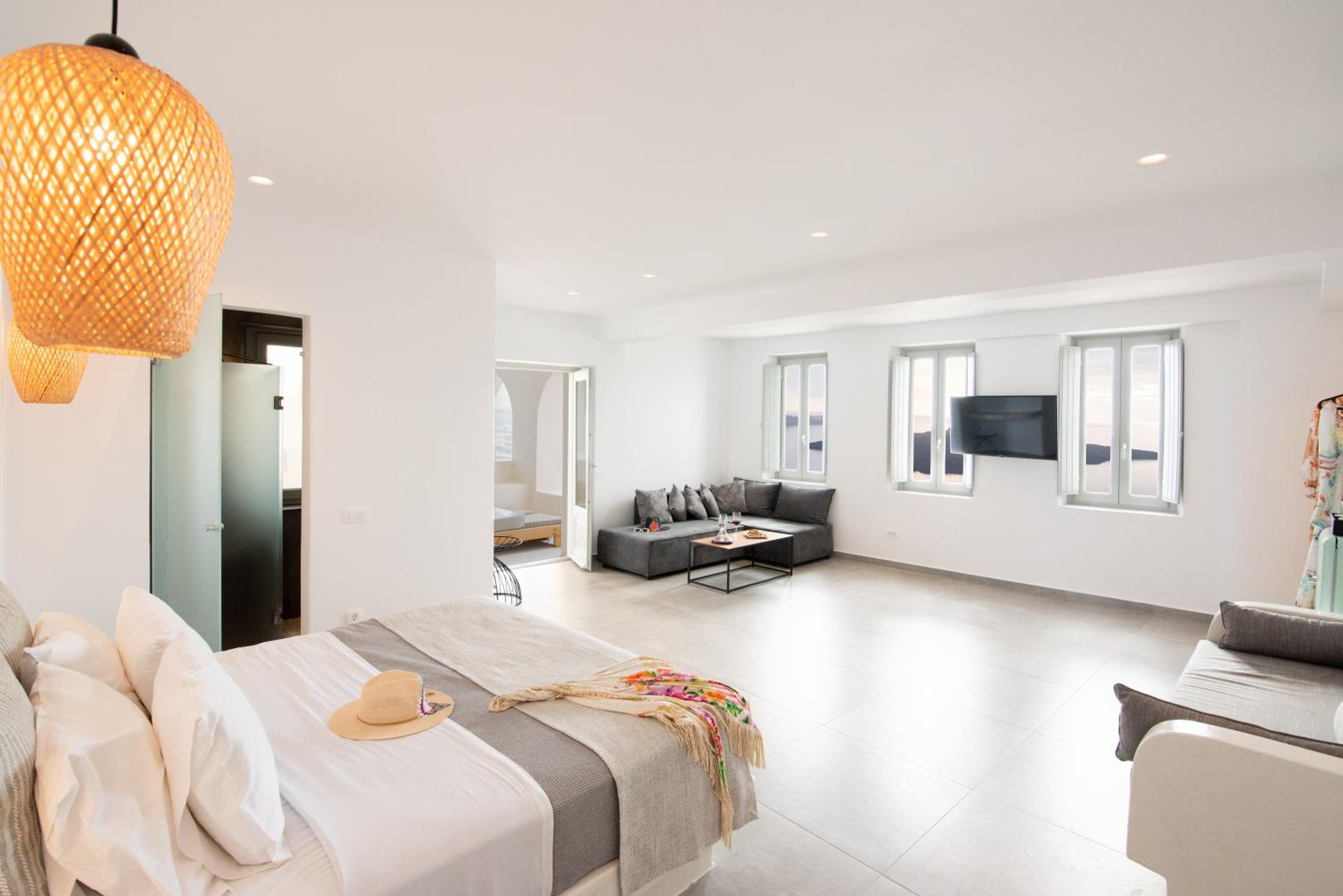 Cliff, Executive, Suite, 1 King and 1 Single Beds, Caldera View, Hot Tub