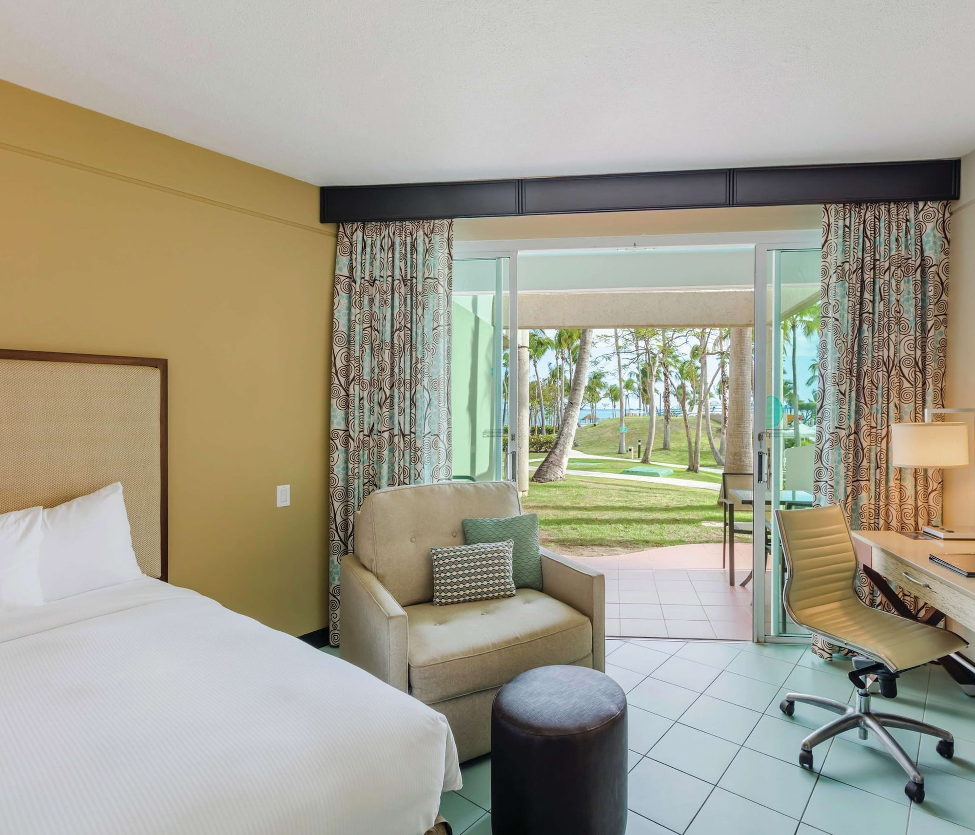 Room, King Bed, Garden View, Accessible