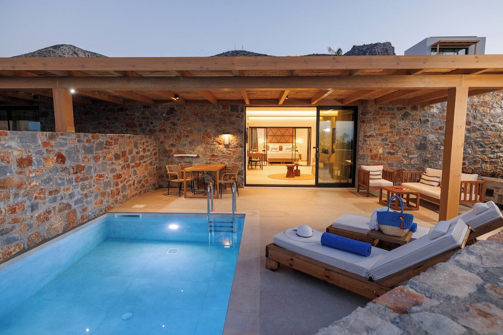 Deos Luxury Suites 5/50