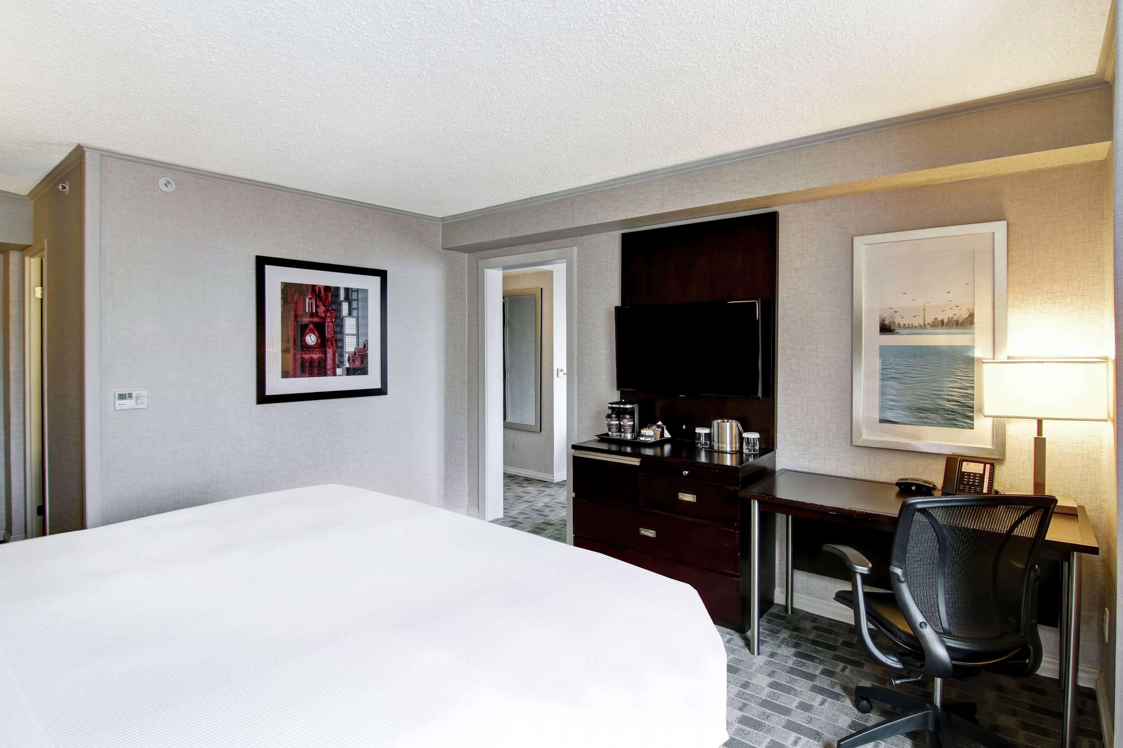 2 ROOMS, SUITE, KING BED, SOFA, KITCHEN