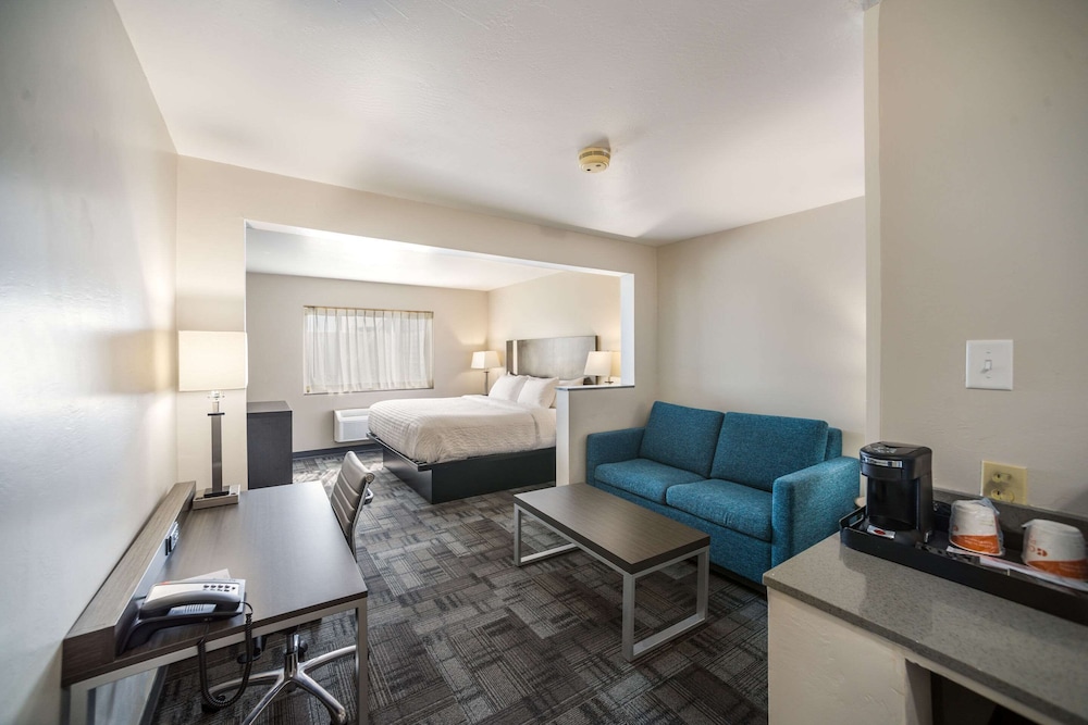 AmericInn by Wyndham Green Bay Near Stadium 33/38