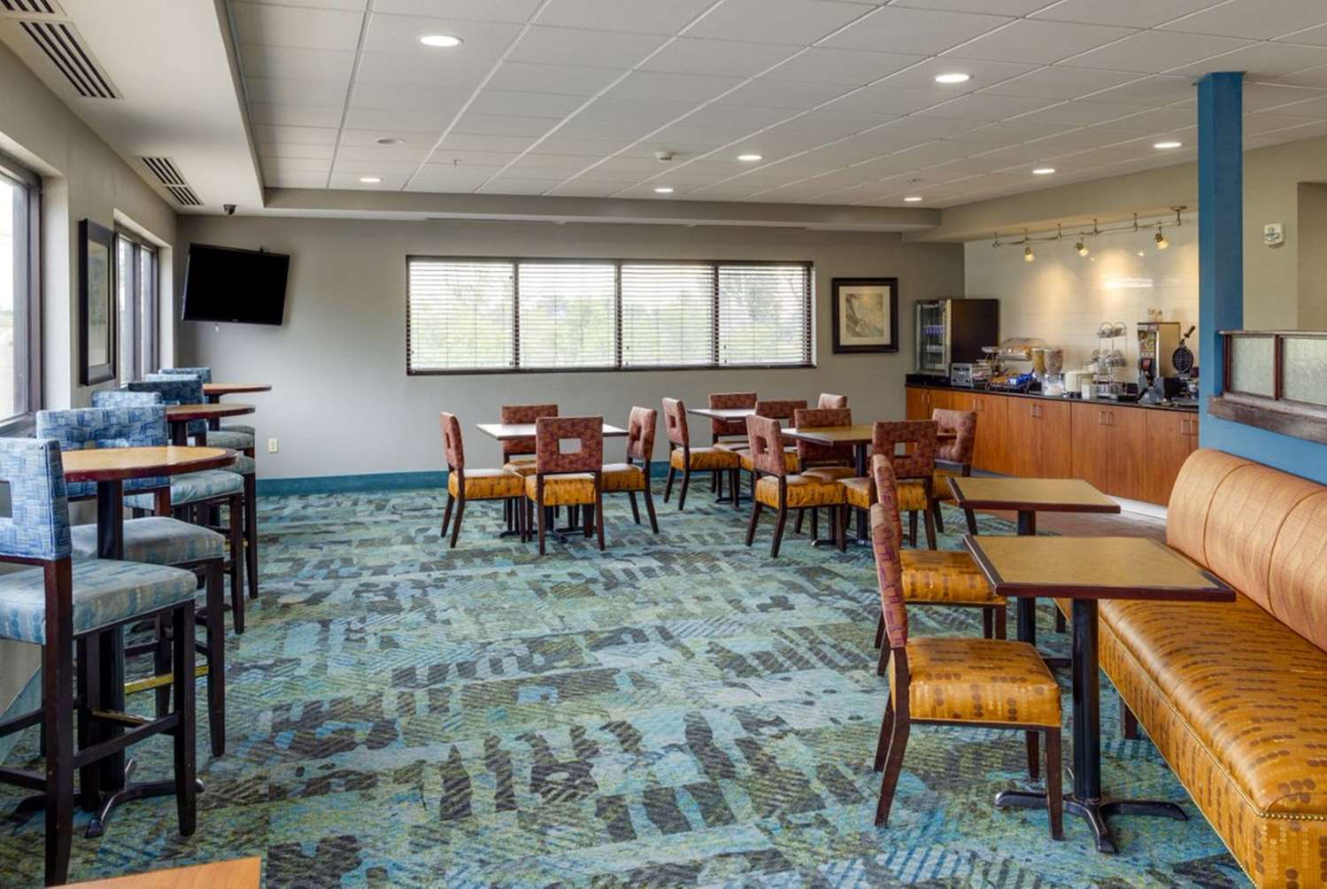 La Quinta Inn and Suites by Wyndham Edmond 26/29