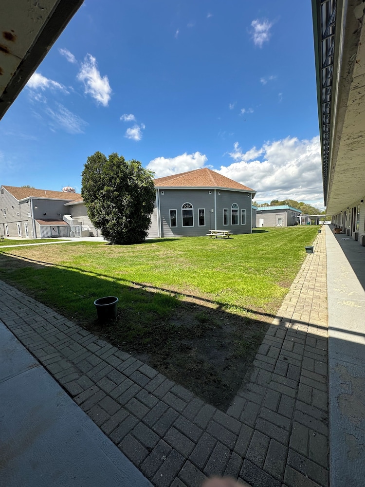 New Bedford Inn Suites 67/69