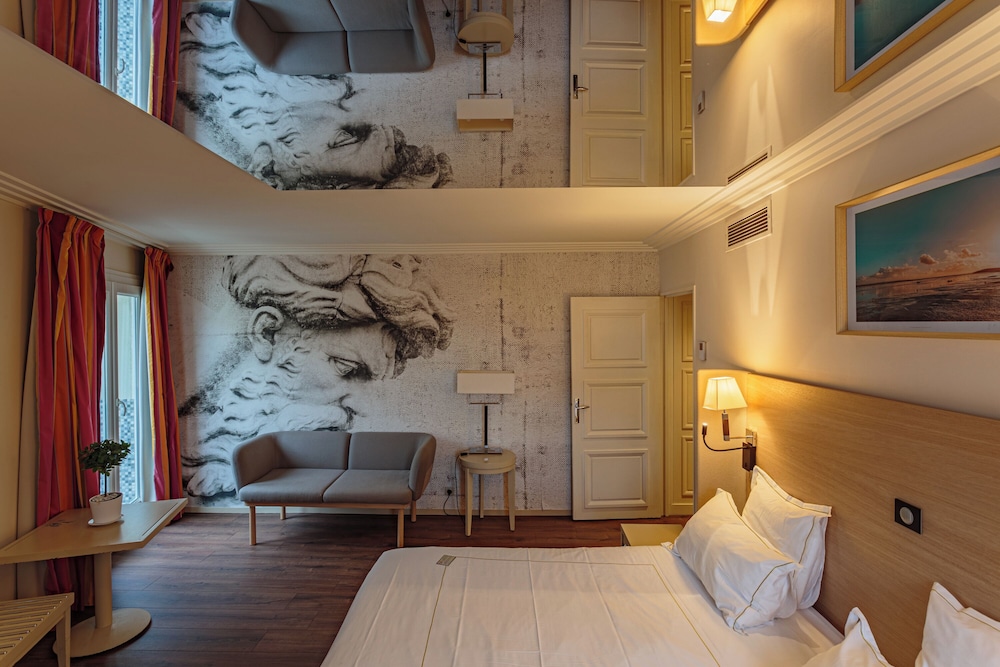 DELUXE, DOUBLE BED