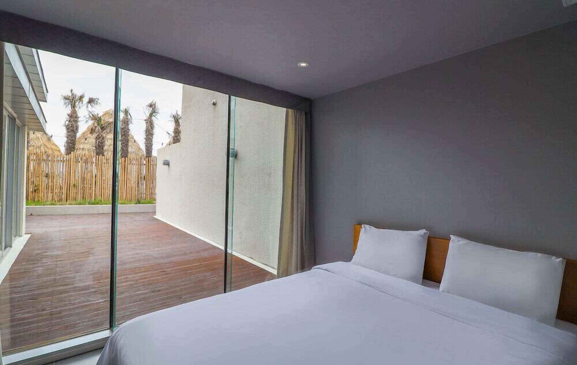 Kuta, Beach Villa