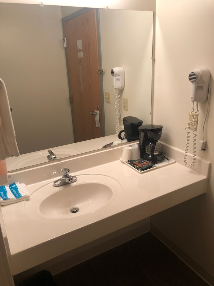 Americas Best Value Inn 8/31