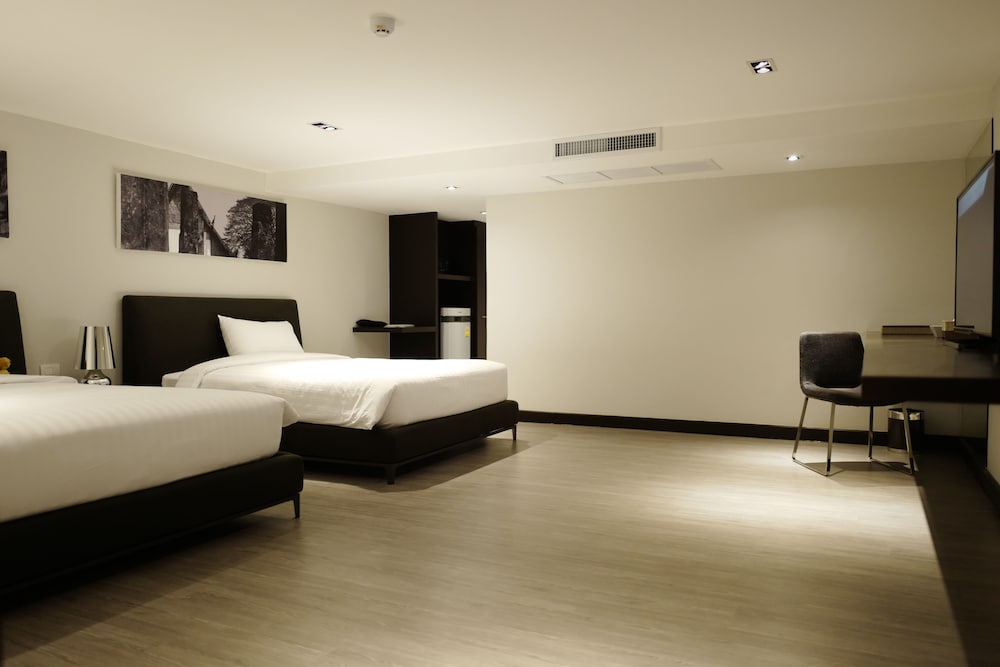 S33 Compact Sukhumvit Hotel 39/78