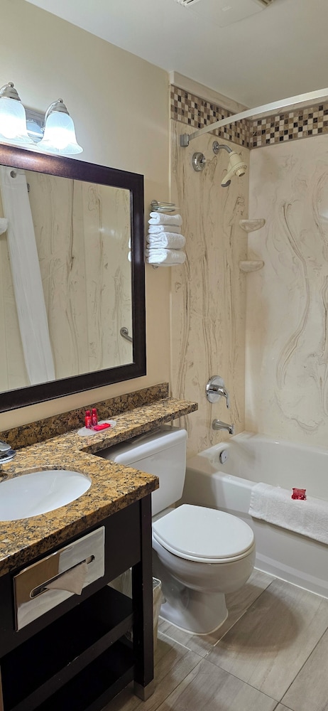 غرفة قياسية بسرير كينج بشرفة، SureStay by Best Western Richmond Vancouver Airport 2/2