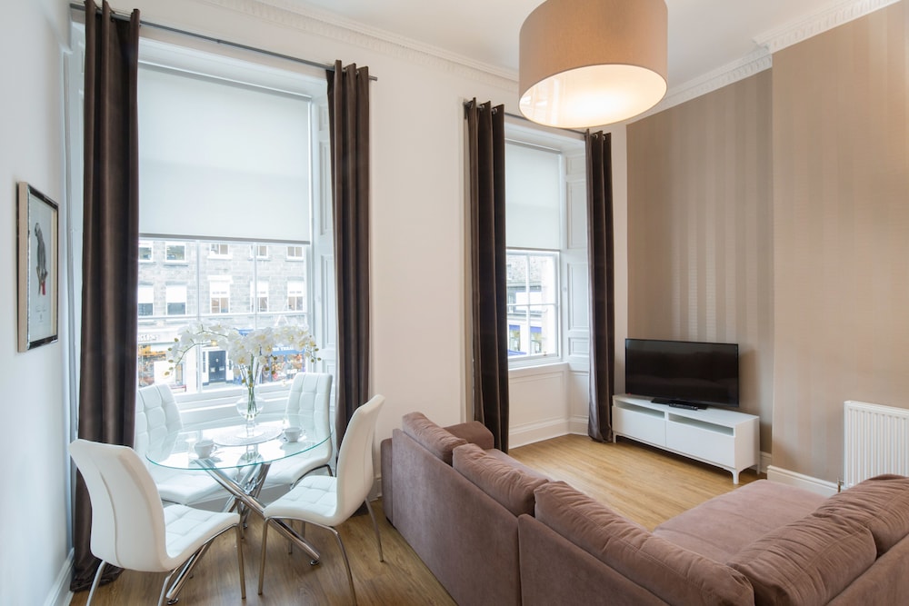 Edinburgh Castle Apartments And Suites 35/55