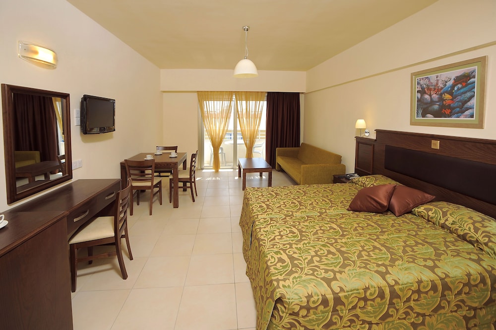 Euronapa Hotel Apartments 14/45