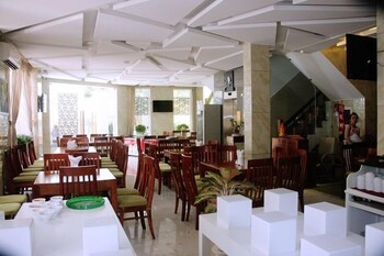 Art Deluxe Hotel 45/60