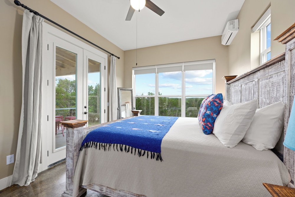1 Bedroom, Premium, House, King Bed, Valley View, Kitchenette