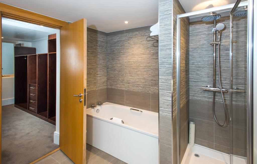 Park City Grand Plaza Kensington 73/74