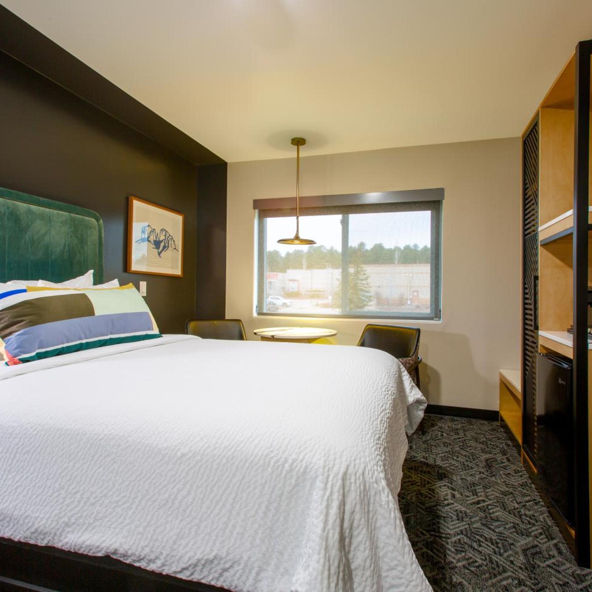 Room, King Bed, Bath and Shower, Accessible