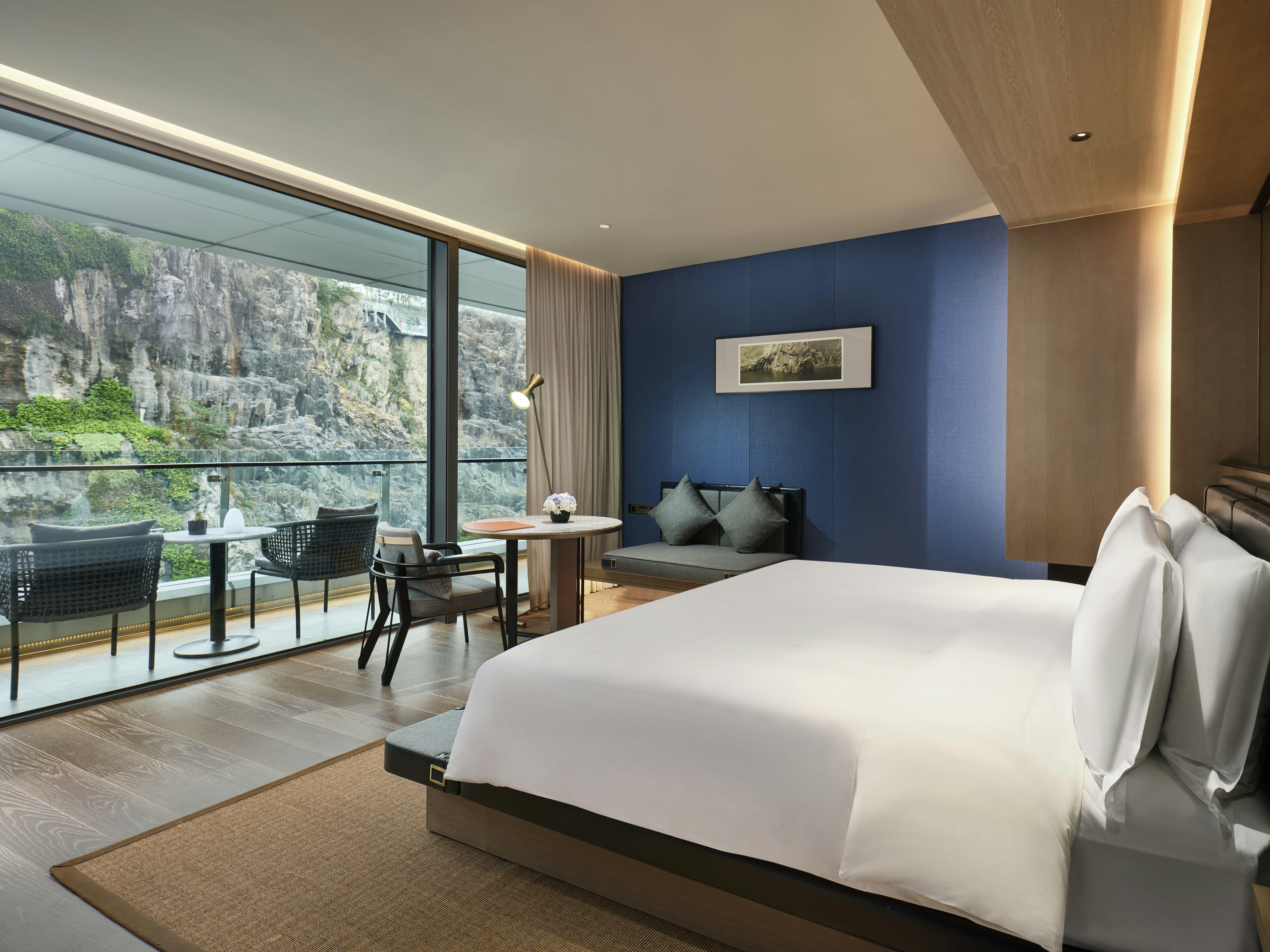 Sapphire, Deluxe, King Bed