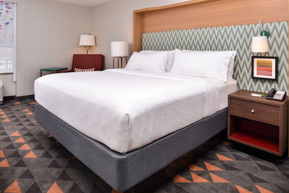 Holiday Inn Hotel and Suites Rochester Marketplace 18/64