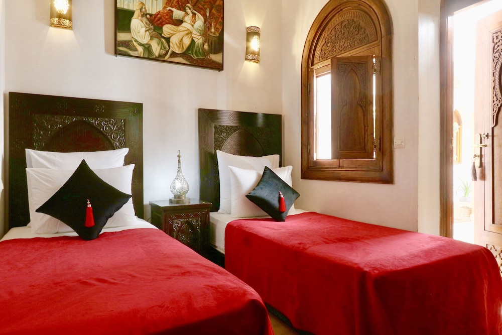 BASIC, TWIN BEDS