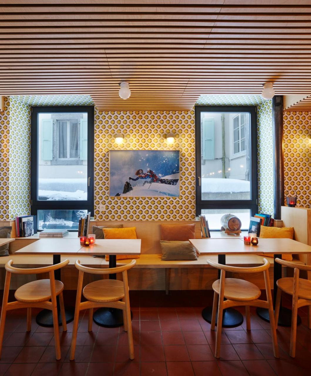 Cosmiques Hotel 32/40