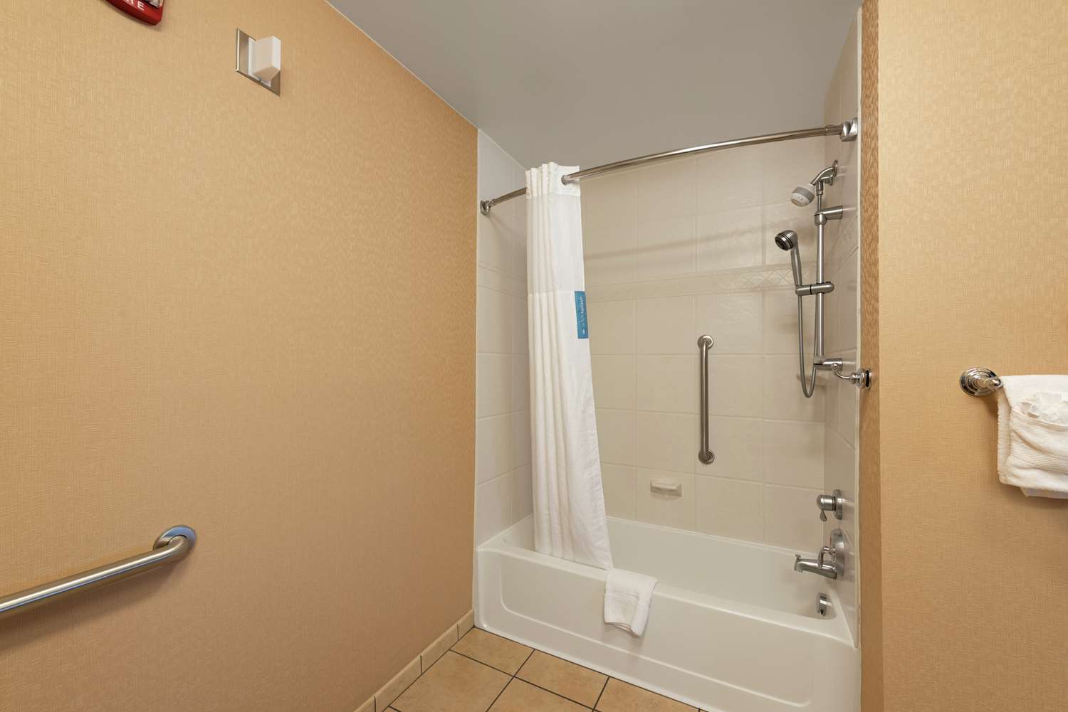 Hampton Inn Suites Marshalltown 24/25