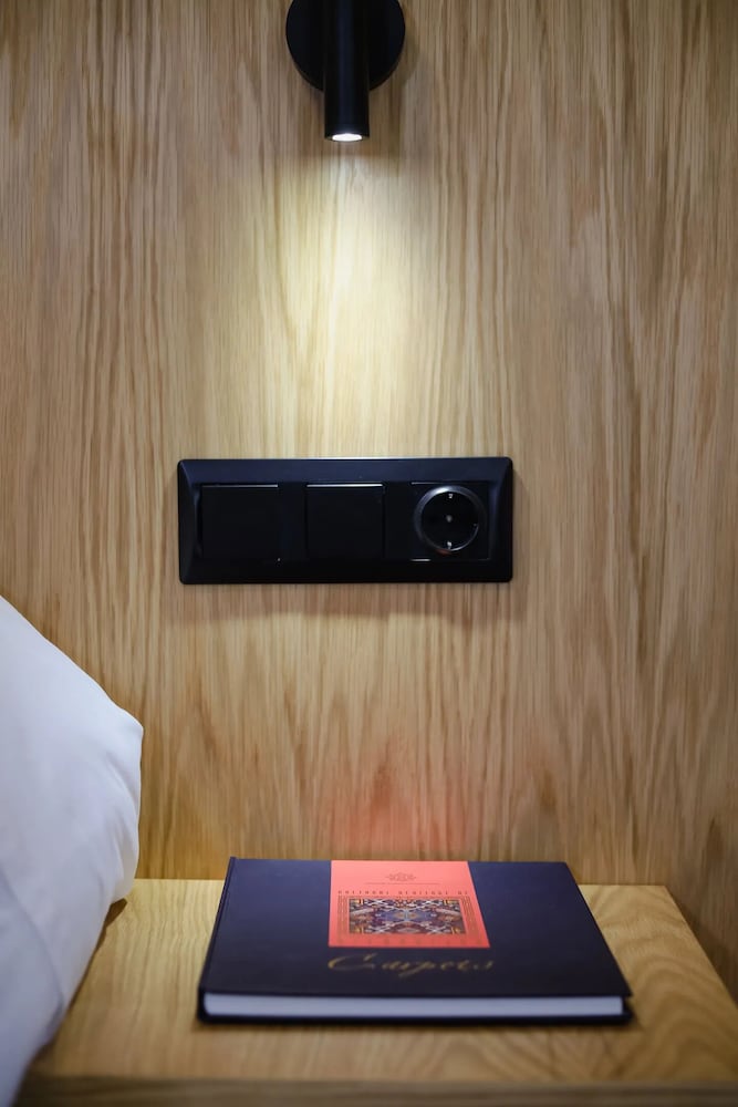 Limni Boutique Experience 90/109