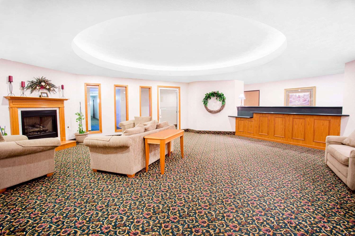 Burgundy Inn & Suites 2/5