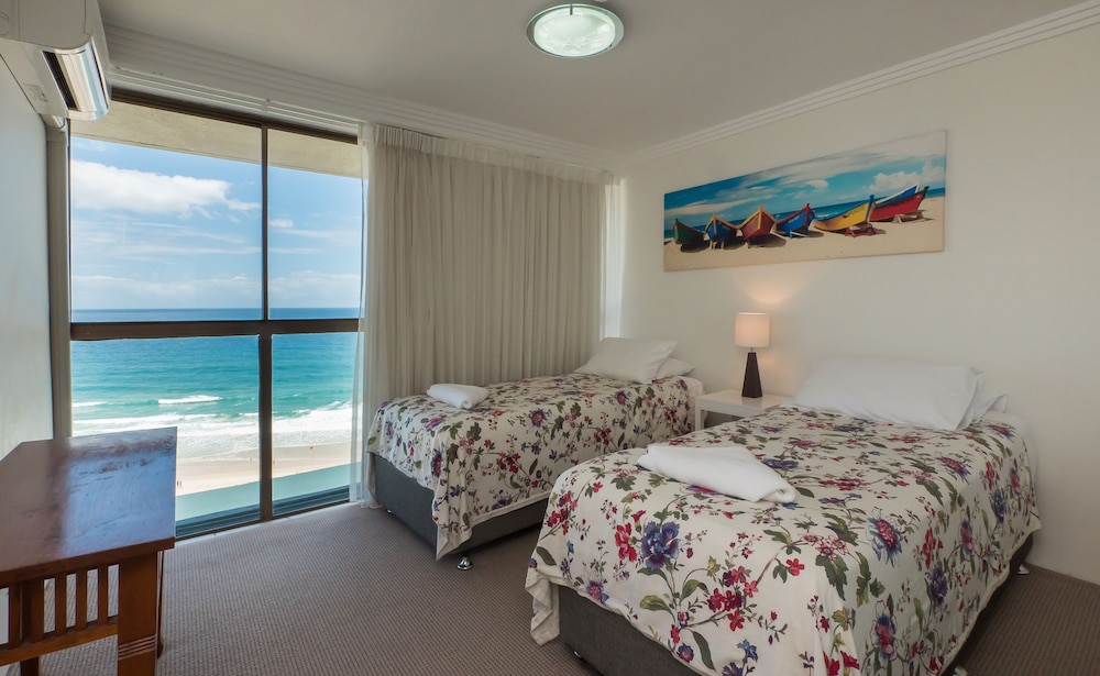 3 BEDROOMS, APARTMENT, BEACH VIEW
