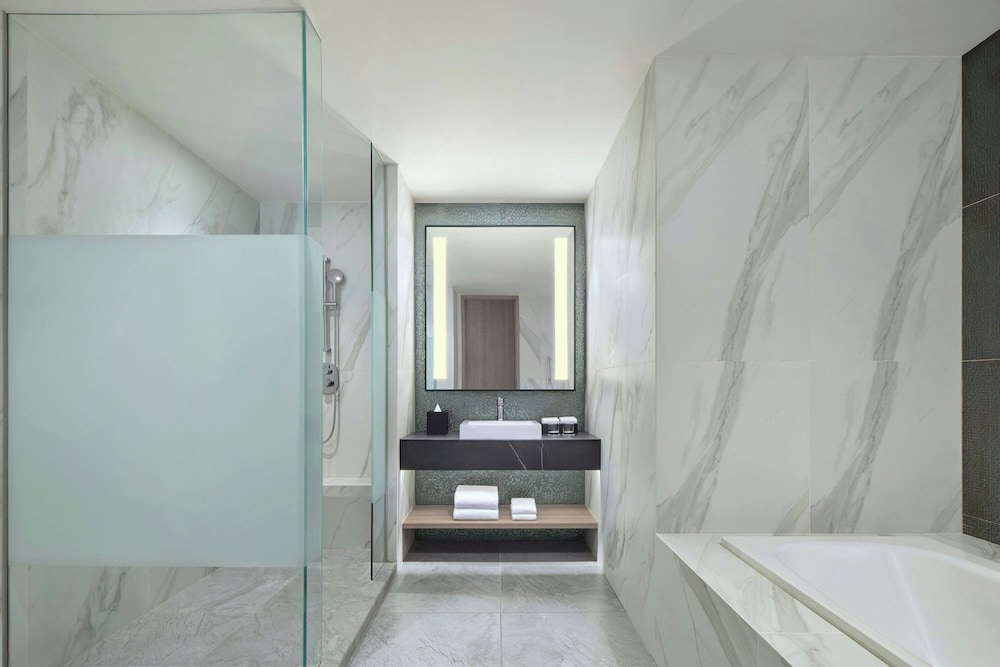 Four Points by Sheraton Bekasi 44/46