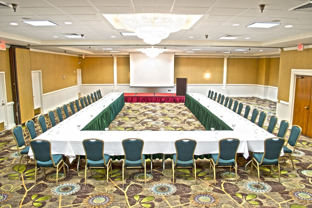 Holiday Inn Arlington at Ballston, an IHG Hotel 33/50