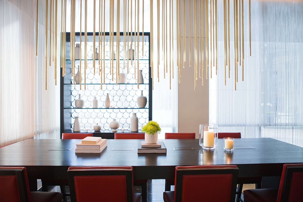 Hotel 505 River North 67/75