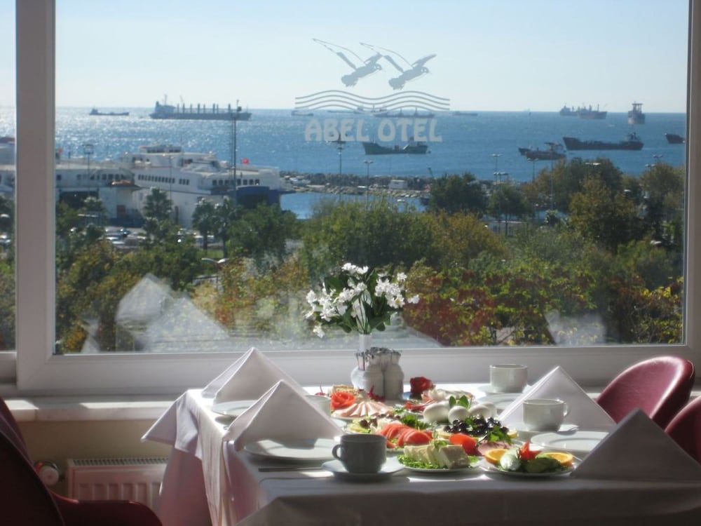 Abel Hotel 10/44