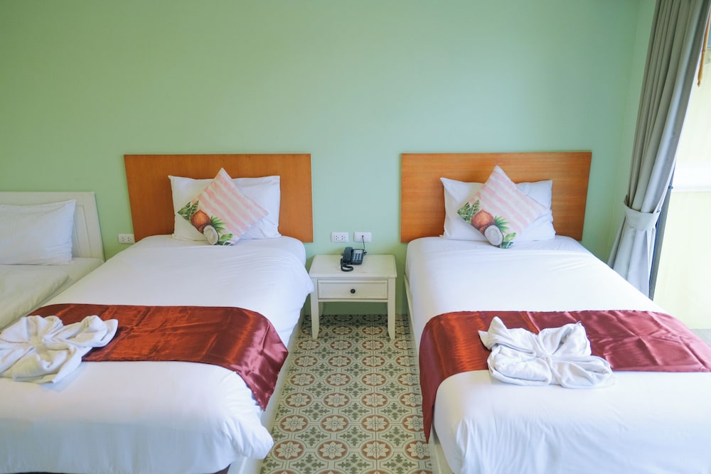 Room, Triple, 3 Beds, Street View، ROYAL PINEAPPLE HOTEL a welcome to wealth and good fortune 4/7