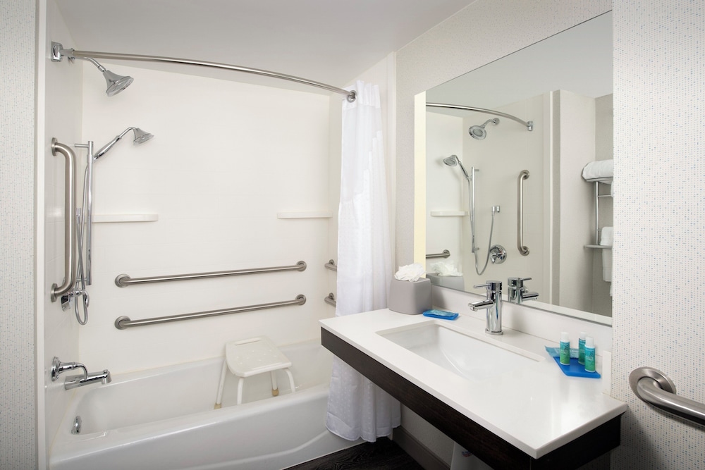 Holiday Inn Express Suites Baltimore Bwi Airport North Ex Wingate By Wyndham 66/69
