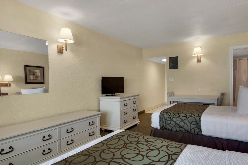 Ramada by Wyndham Panama City Beach / Beachfront 14/25