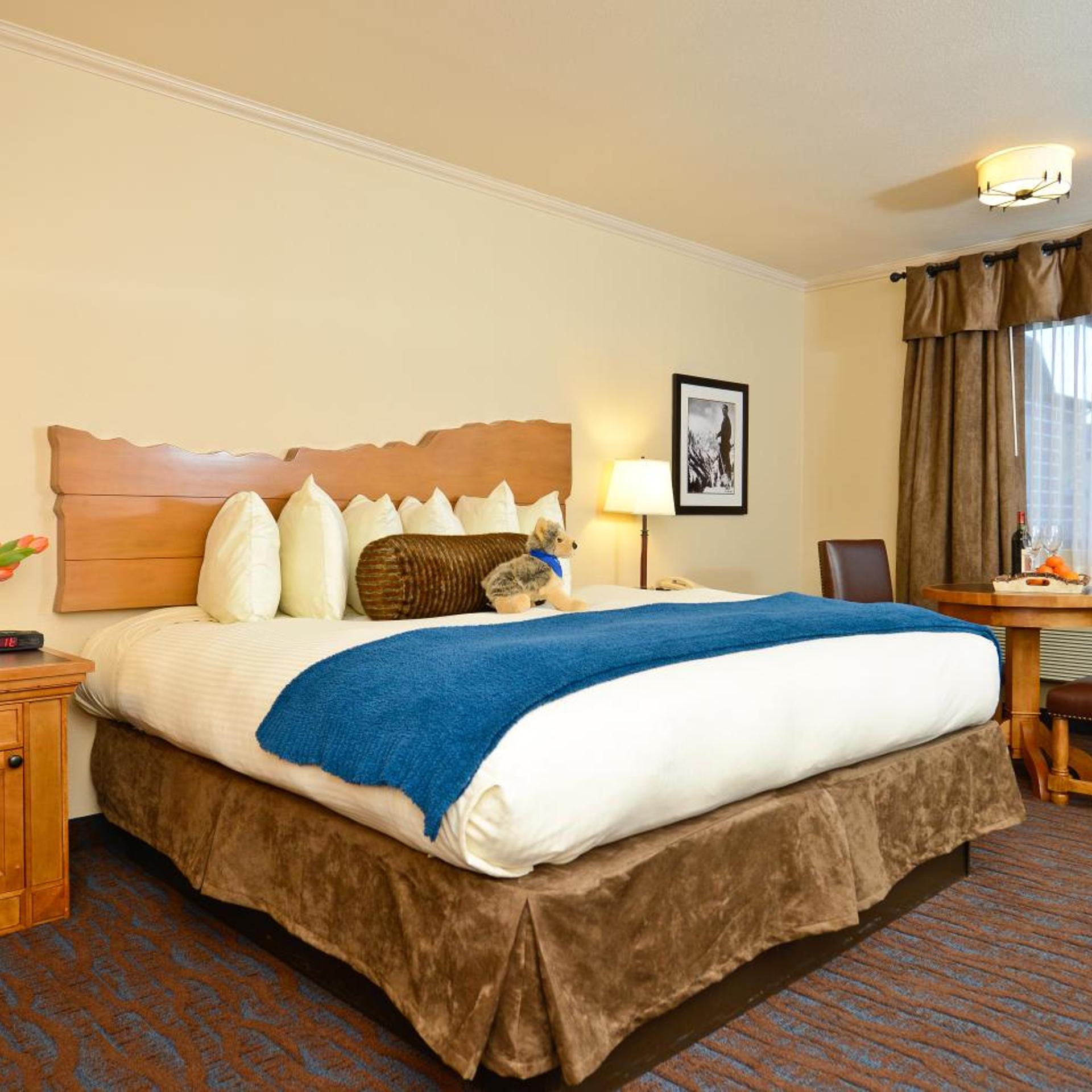 Courtyard, King Bed, Hot Tub