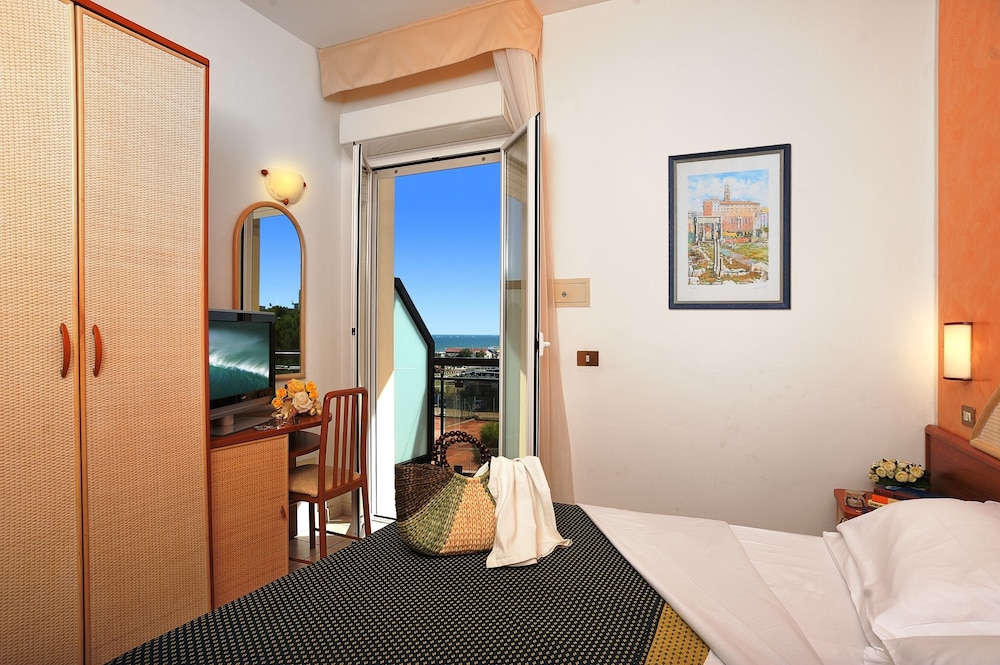 ROOM, DOUBLE BED