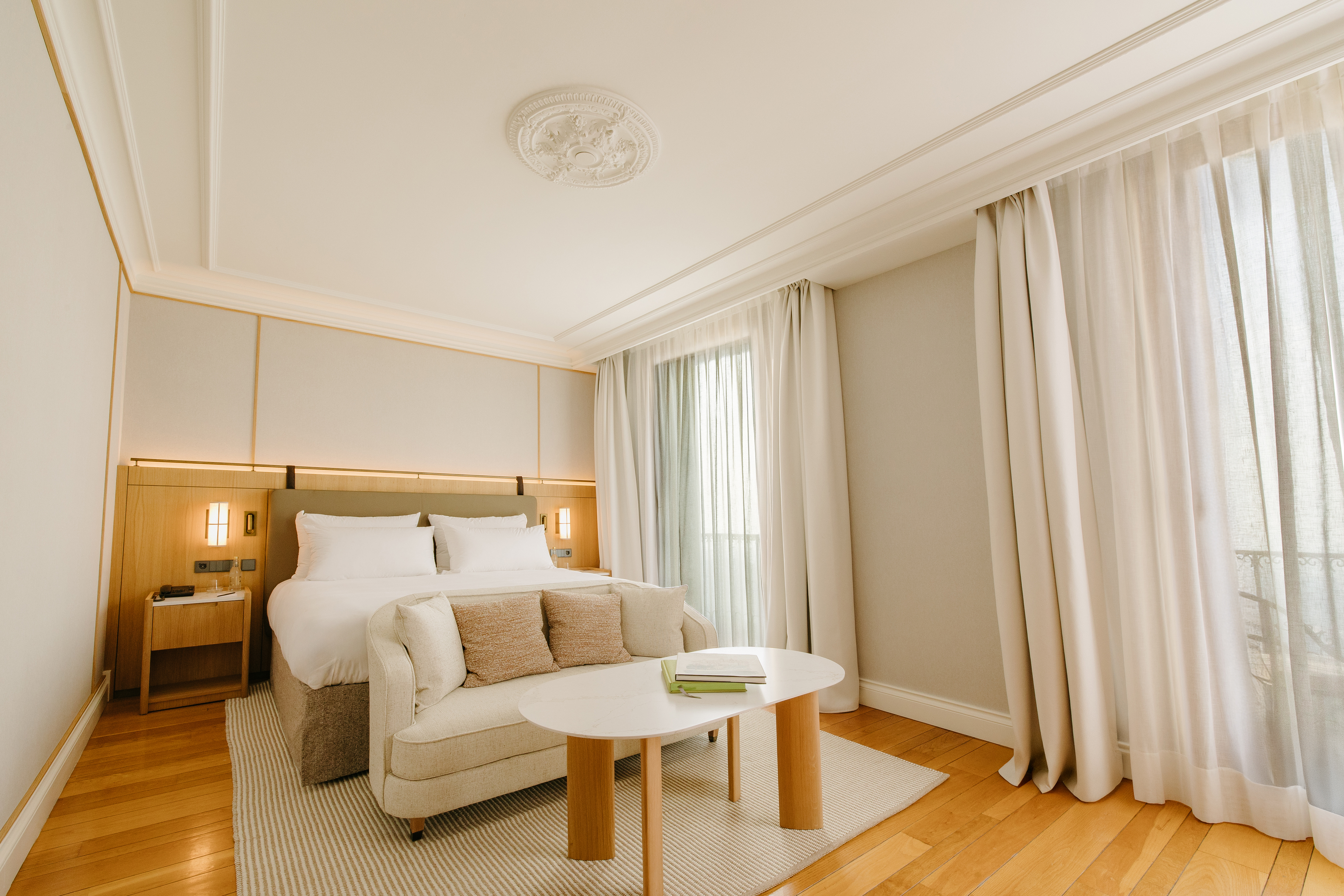 DELUXE, DOUBLE OR TWIN BED