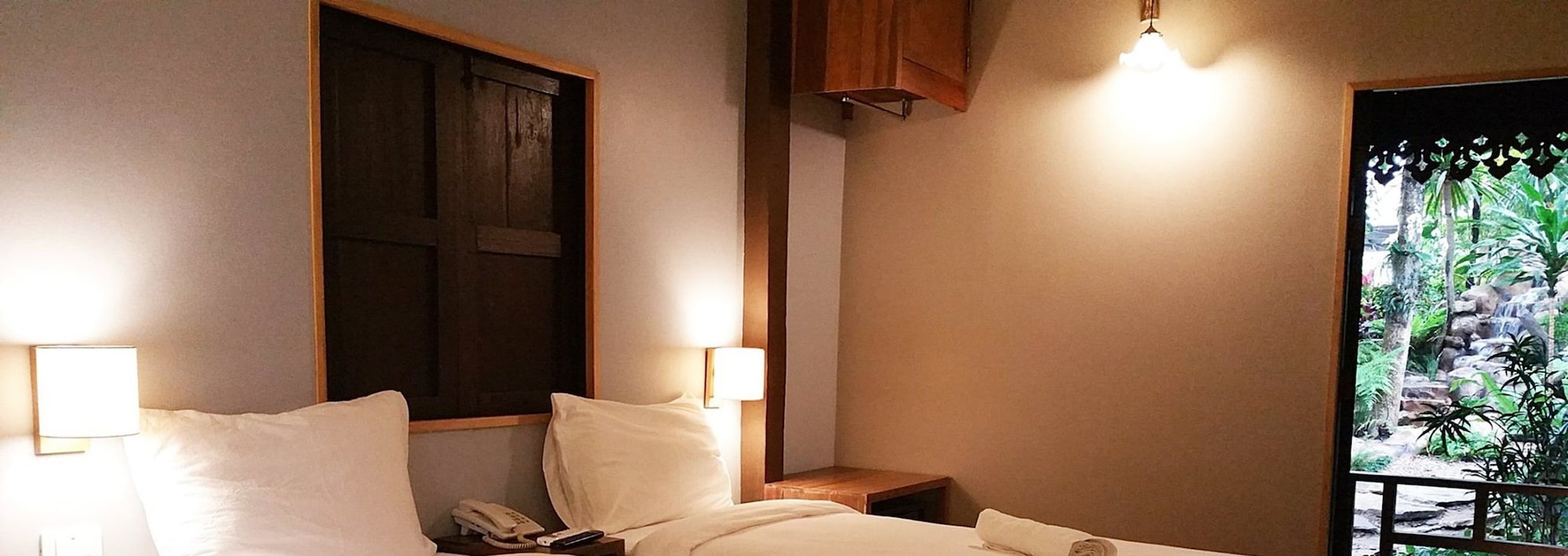 DELUXE, TWIN BEDS