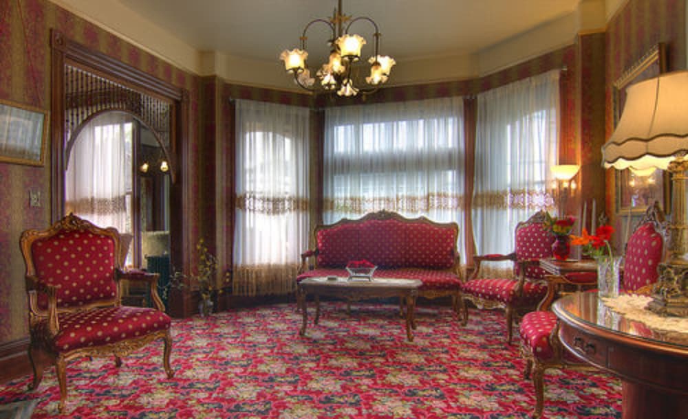 Gingerbread Mansion Inn 53/73