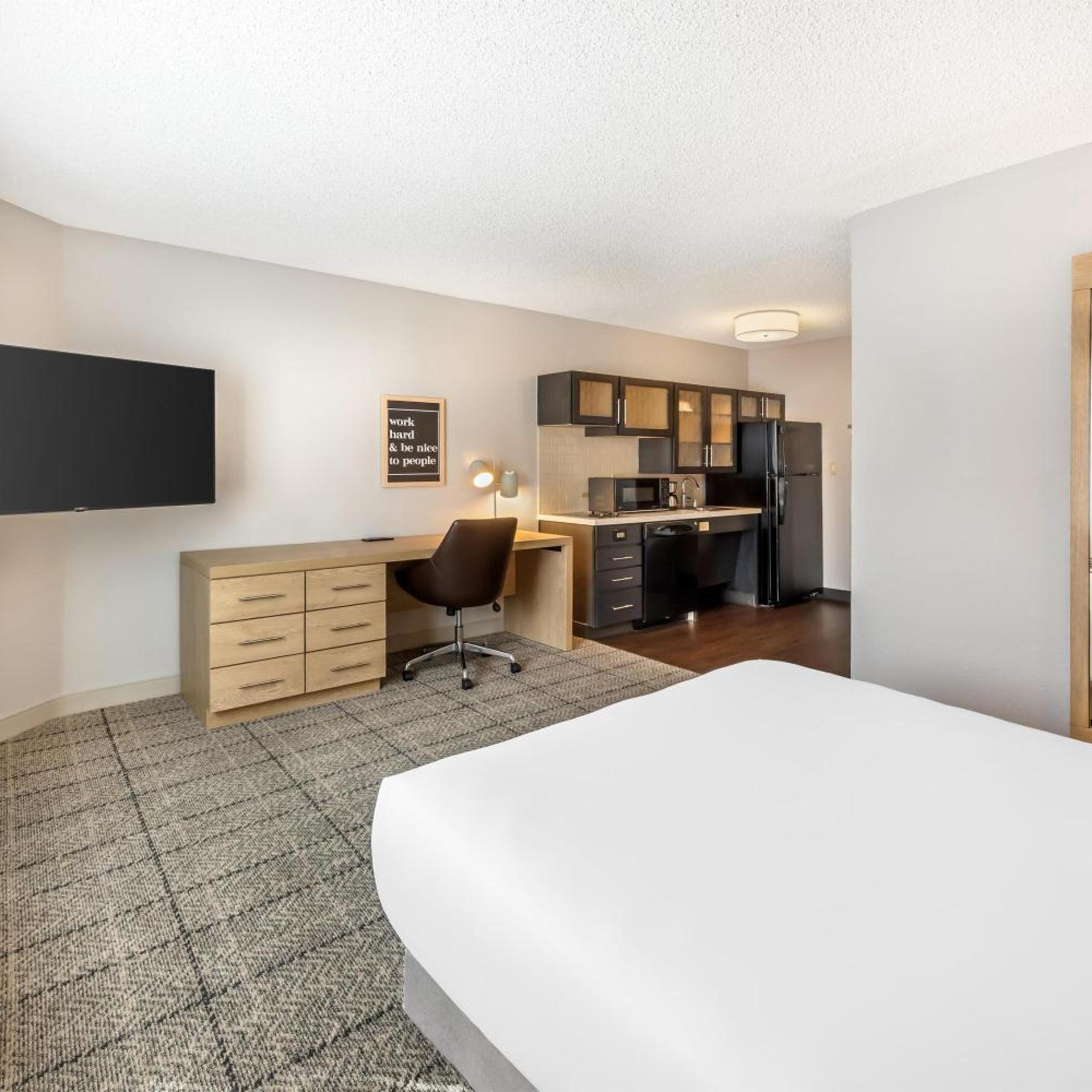 جناح استوديو بسرير كوين بحوض استحمام لذوي الإعاقة، Sonesta Simply Suites Las Vegas 4/10