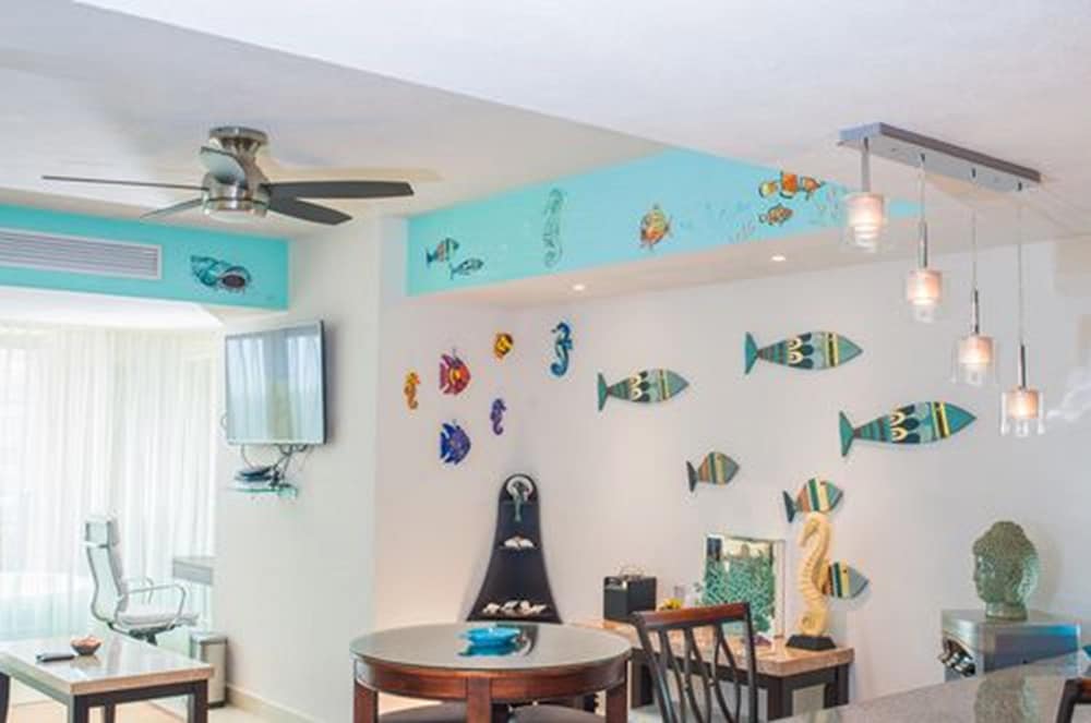 Grand Venetian Condominium 19/50
